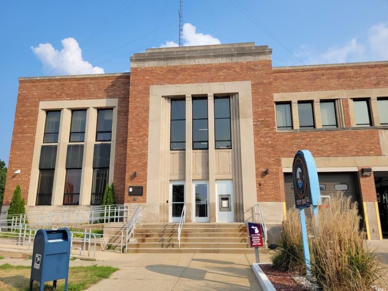 Benton Harbor committee advances solar projects at three city buildings