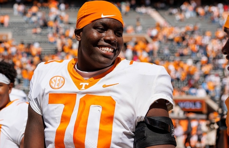 Josh Heupel Gives Thoughts on Tennessee OL David Sanders’ Debut After Watching Film