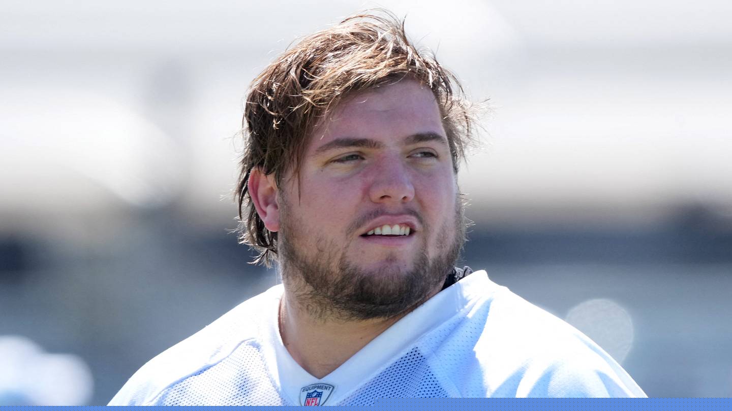 Raiders showed their first wrinkle in ongoing guard battle at training camp