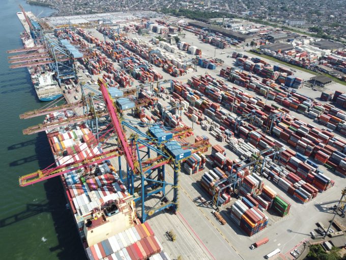 US investment fund buys stake in CMA CGM box terminals