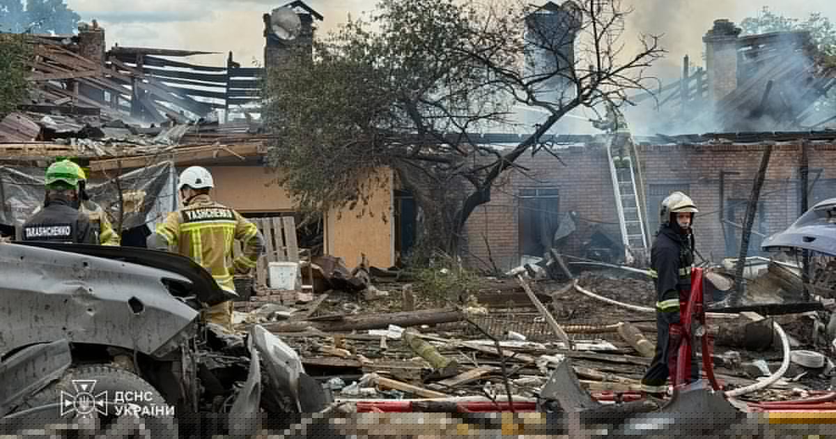 Russian missile strike kills six after Zelensky hosts US company making Patriots