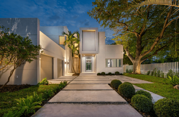Does Fencing Increase Home Value? Remodeling, Curb Appeal, and Resale Impact Explained