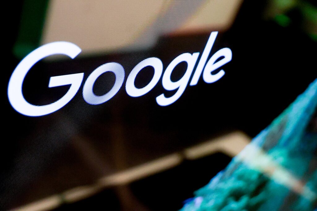 La Comissió Europea multa Google amb 890 milions d’euros per haver restringit la competència