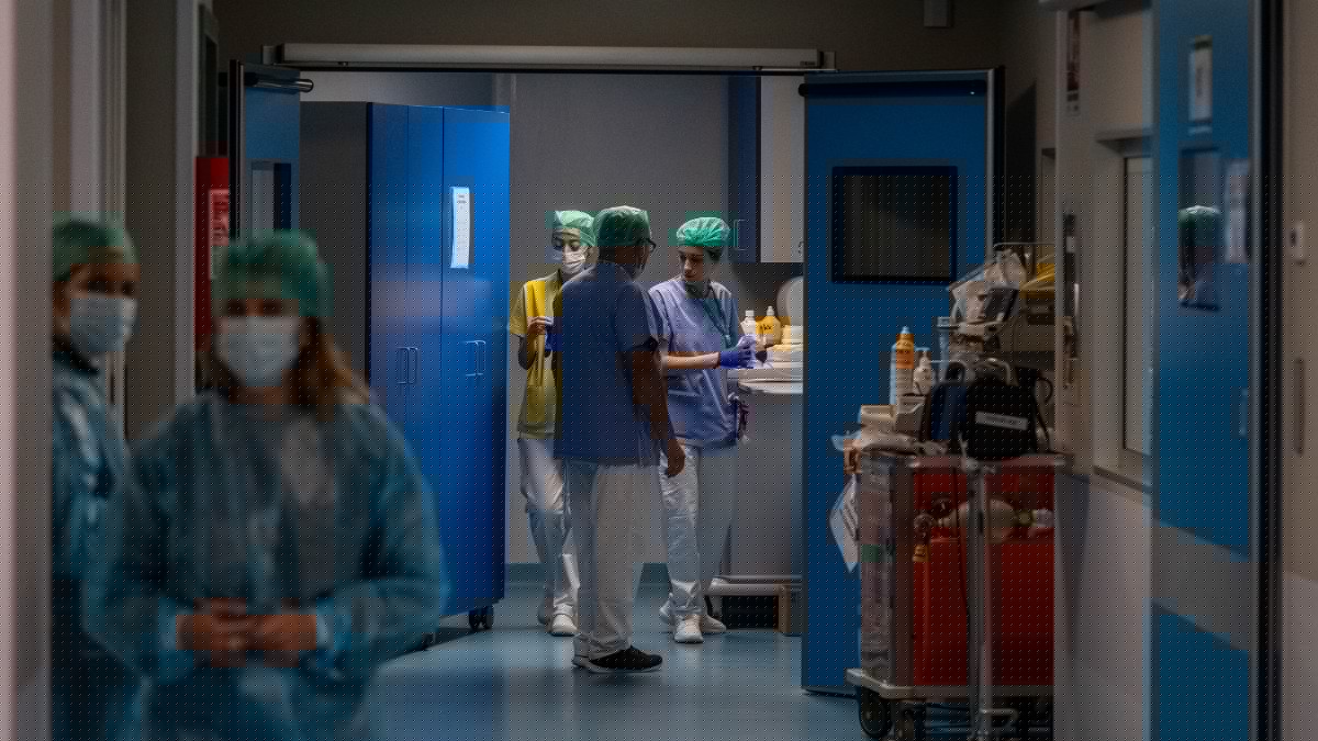 Sanità, firmato il contratto del comparto: aumento di 240 euro per gli infermieri. Sindacati: “Personale dei pronto soccorso penalizzato”