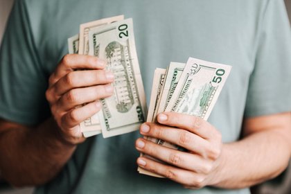 Dollar Struggles as Policy Uncertainty Weighs on Markets Despite Official Support