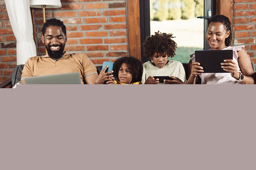 Family time vs screen time: Finding the right balance at home
