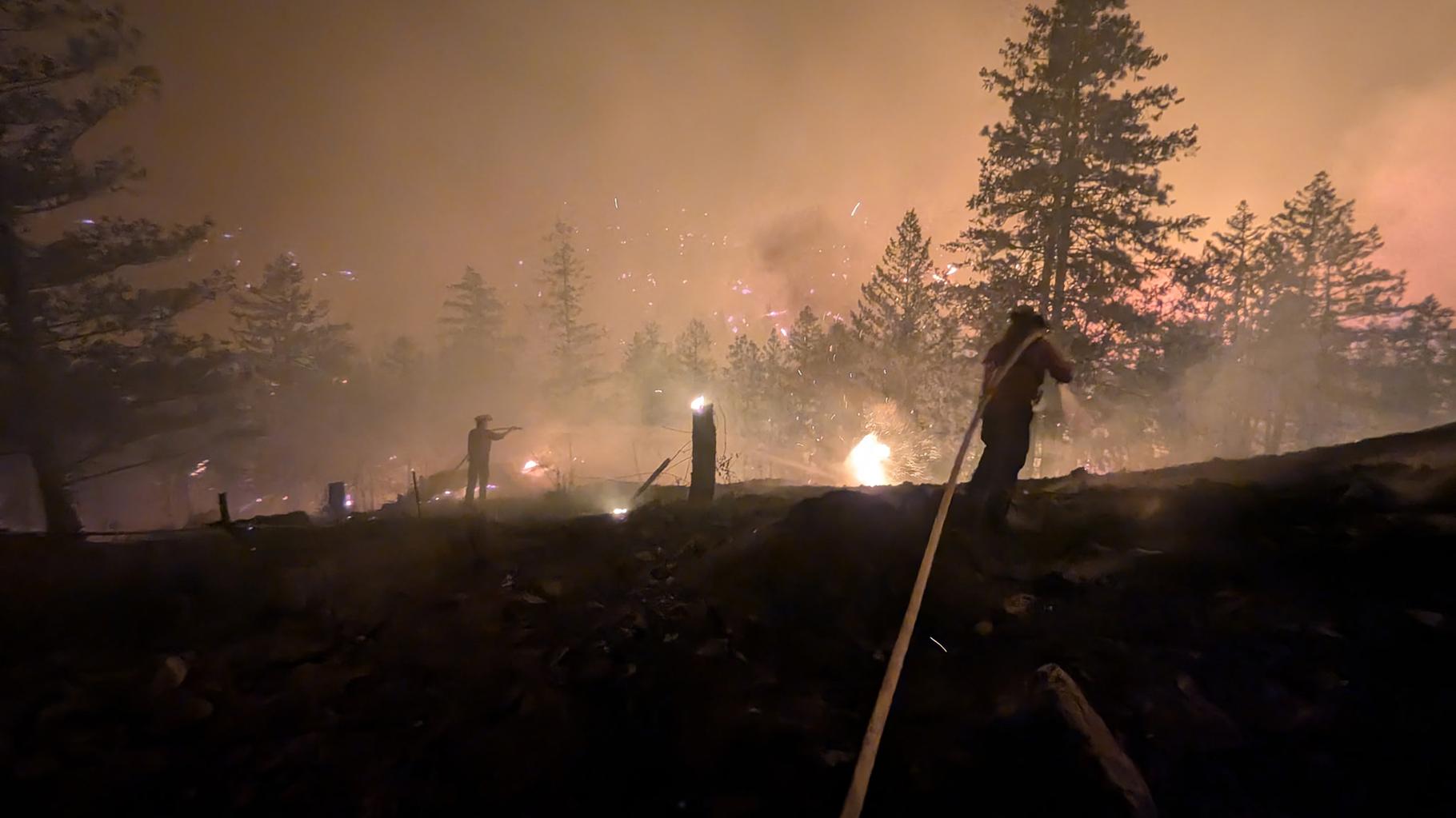 Dans l’ouest du Canada, un vaste feu de forêt ravage des milliers d’hectares et déclenche l’état d’urgence