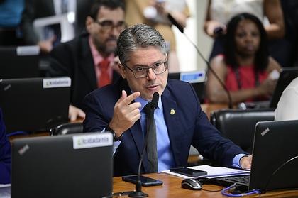 Em parecer por rejeição, relator diz que PEC da Blindagem é ‘golpe fatal’ na legitimidade do Congresso