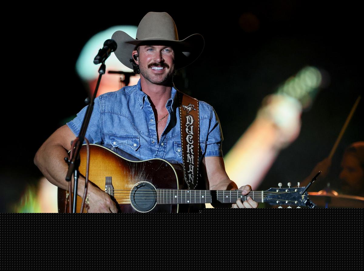 One More Chance To Win Tickets To See Riley Green in Sioux Falls
