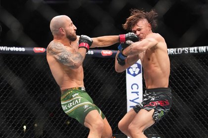 $200 FanDuel promo code extended for Volkanovski vs. Lopes UFC 325