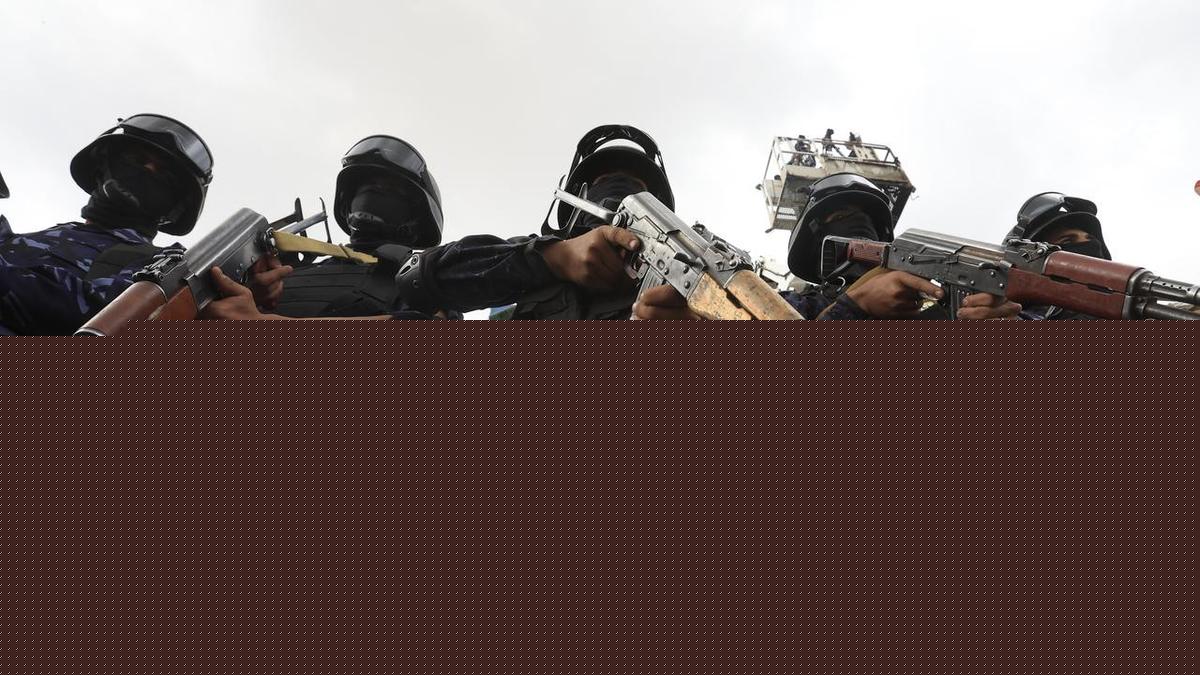 Houthis attack Saudi Arabia, warnings of wider threat