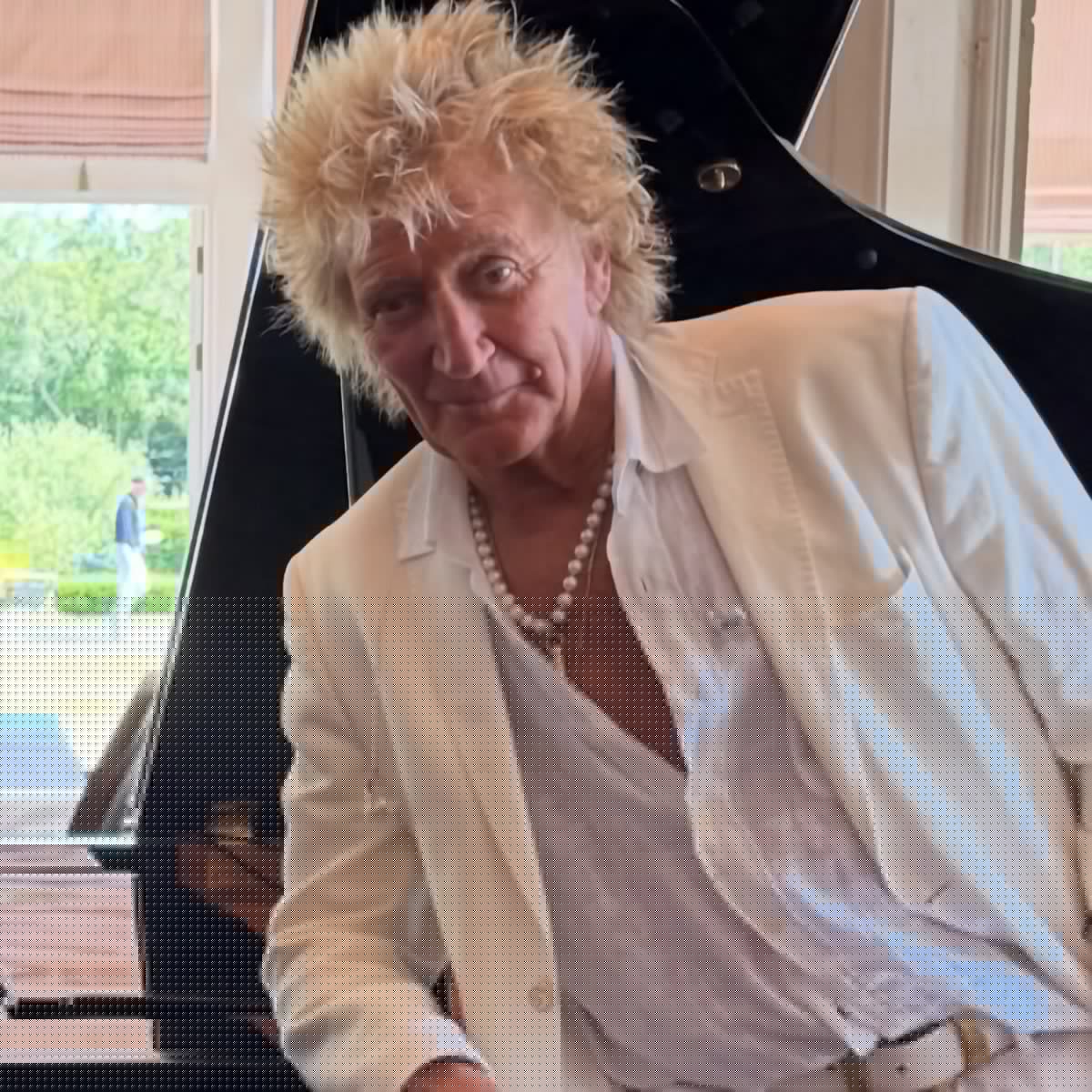 Rod Stewart Cancels Tour After Undergoing Heart Procedure