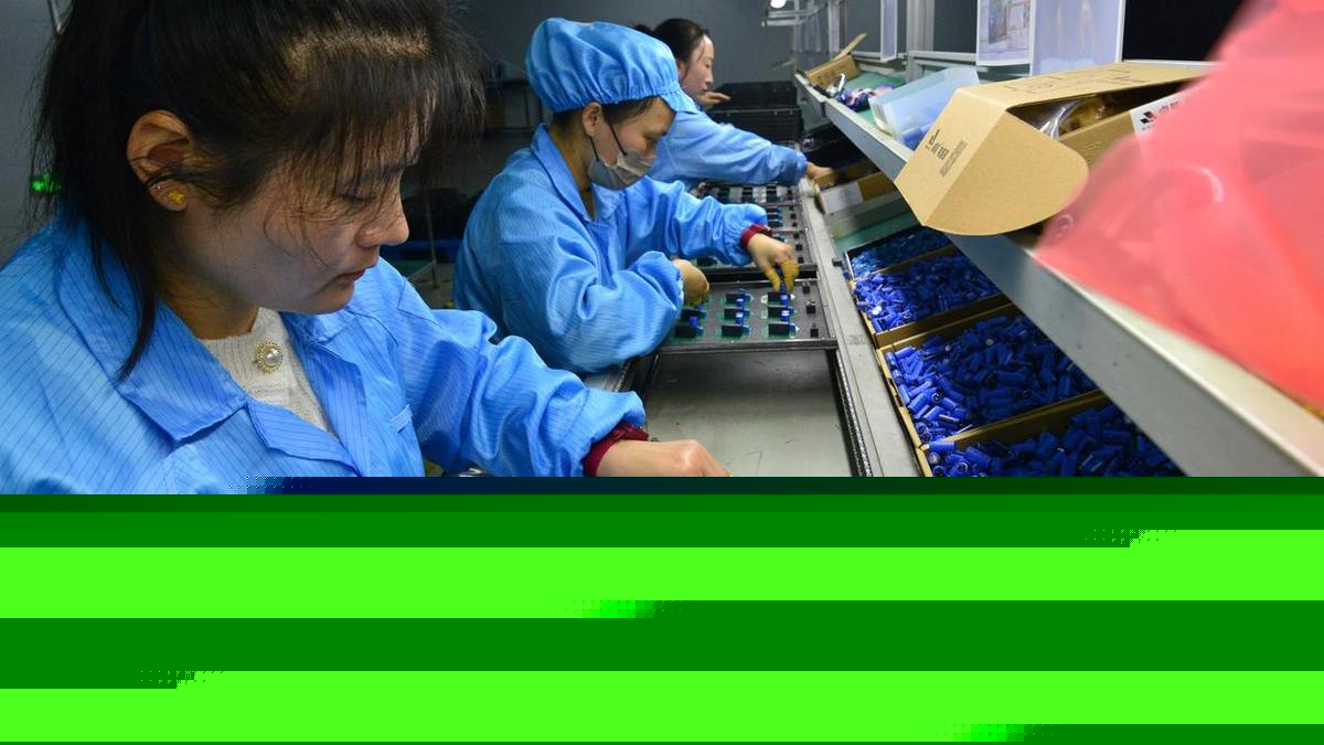 China's exports slow slightly despite big tech demand