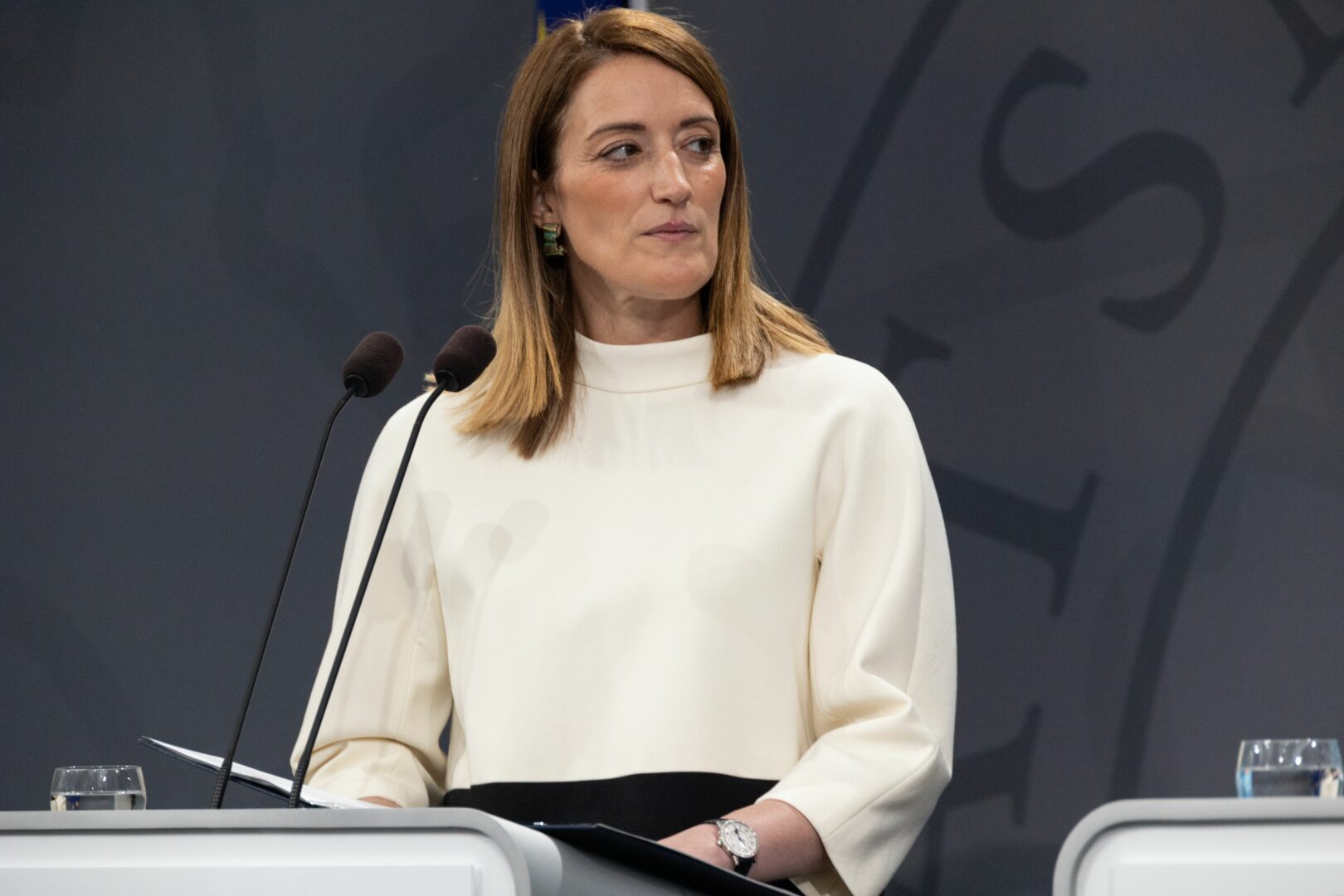 Metsola “In un futuro incerto risuona l’eredità di De Gasperi”