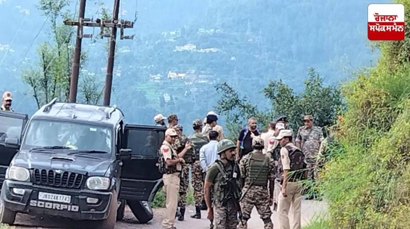 Suspicious Scorpio Breaks Through Security Checkpoint in Ramban, Flees Toward Nashri