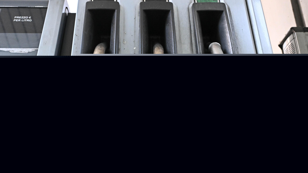 Il gasolio self risale a 2,1 euro al litro