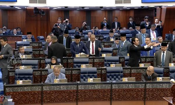 Opposition MPs stage walkout, demand Tabung Haji RCI debate with PM's presence