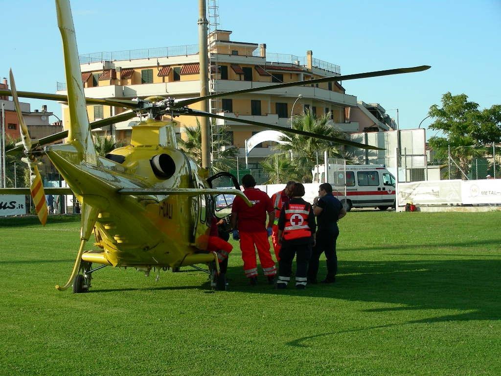 Elisoccorso, l’assessore corre ad aprire il cancello per farla posare