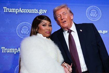 Nicki Minaj Says She’s Trump’s “No. 1 Fan” & Flaunts Trump Gold Card