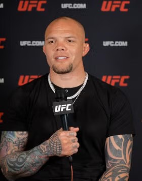 Former UFC fighter’s bond set at $500,000 after alleged threats towards his wife