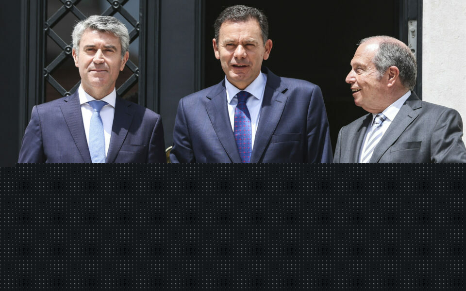Montenegro e Carneiro reúnem-se hoje à tarde em São Bento sobre polémicas com Luís Neves