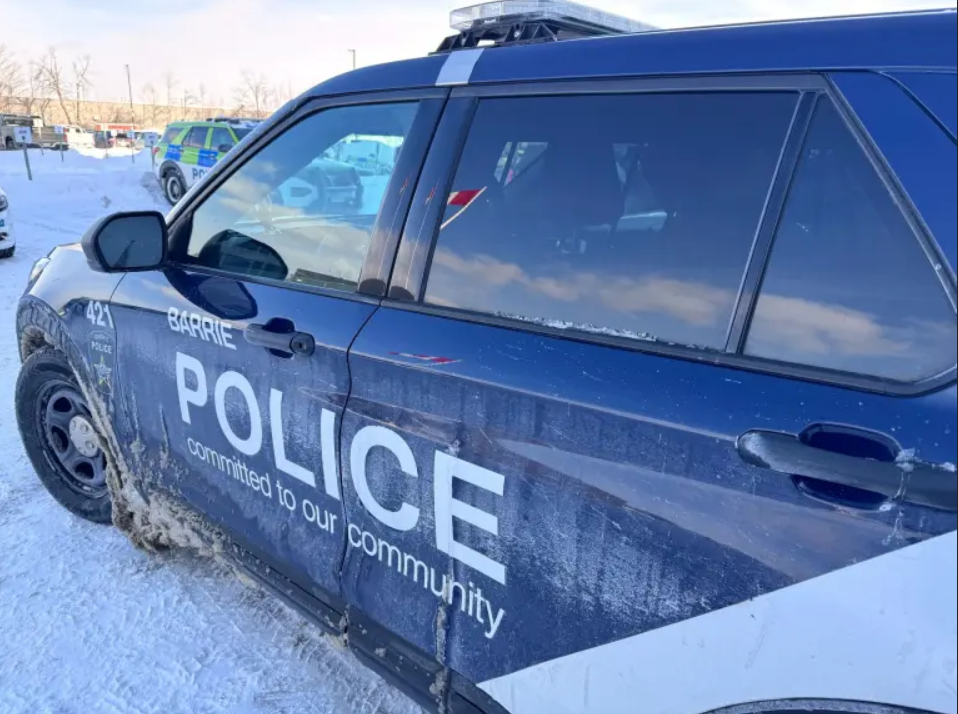 Drugs seized after Barrie Police cruisers rammed in escape attempt: Cops