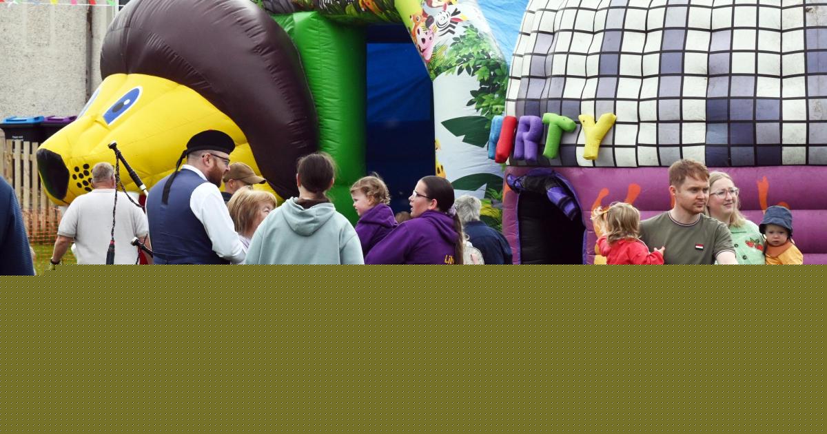 Family fun as crowds enjoy jam-packed Ochiltree gala day