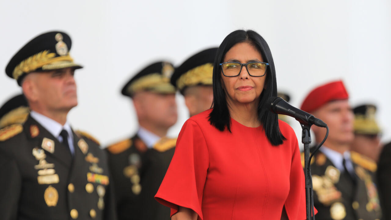 Venezuela: la présidente par intérim invite Machado, sans la nommer, à "rester à Washington"