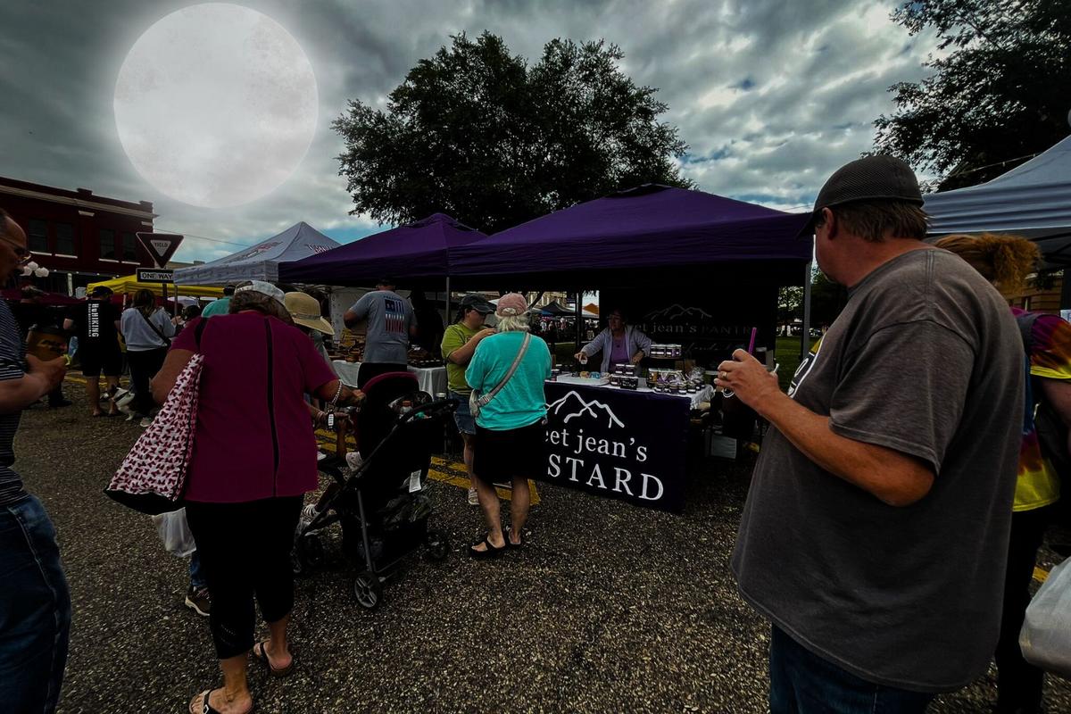 Canyon Farmers Market Hosts Unique Nighttime Shopping Event