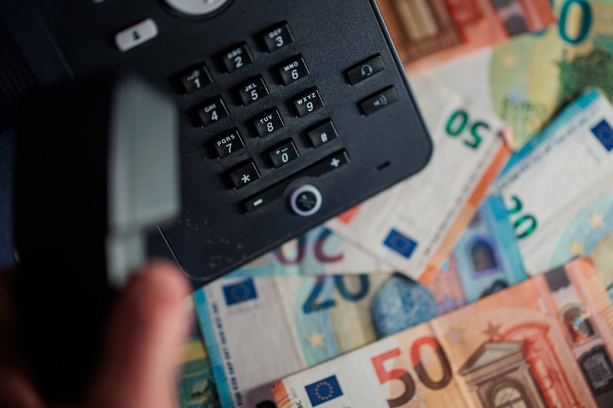 Telefoniniai sukčiai iš dviejų gyventojų pasisavino 11,7 tūkst. eurų