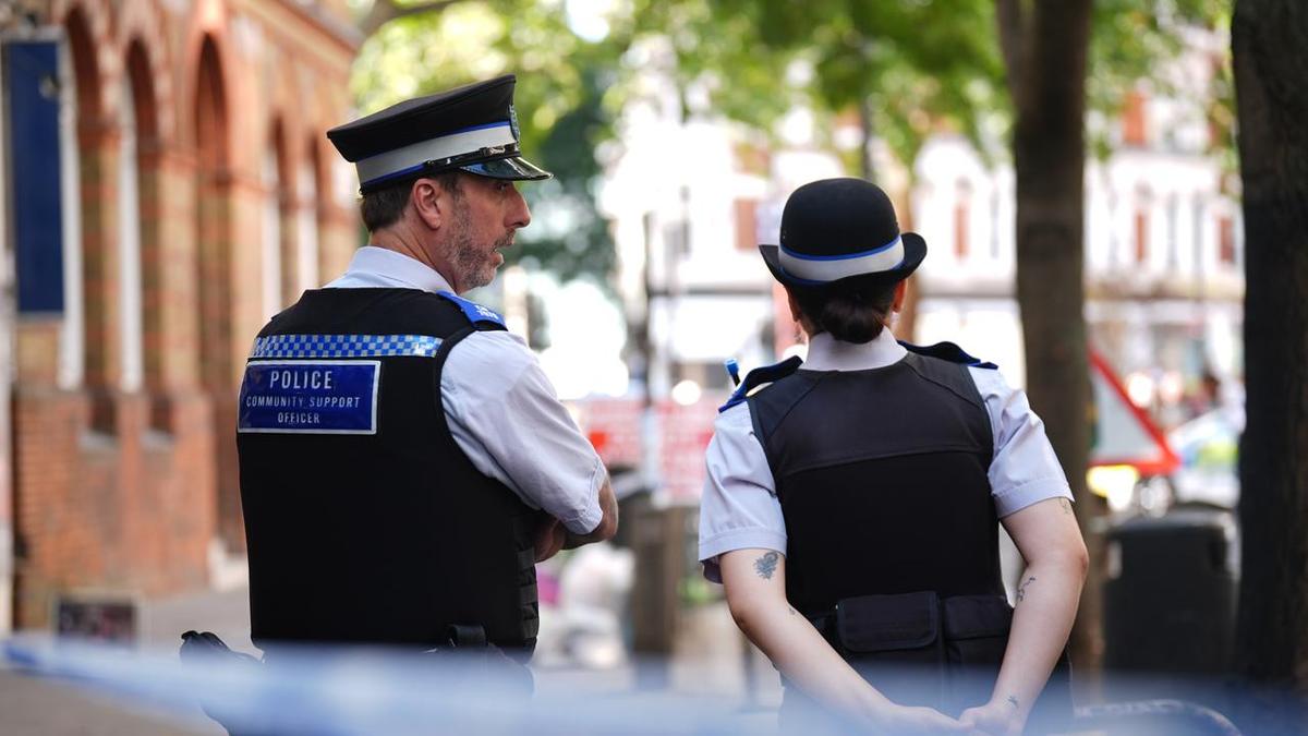 Women arrested after four men stabbed in London