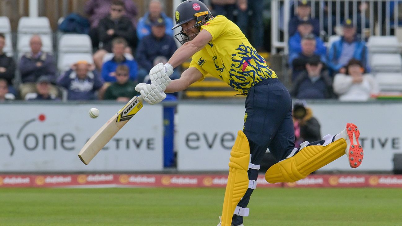 Gay sits out as precaution as Durham boost knockout hopes