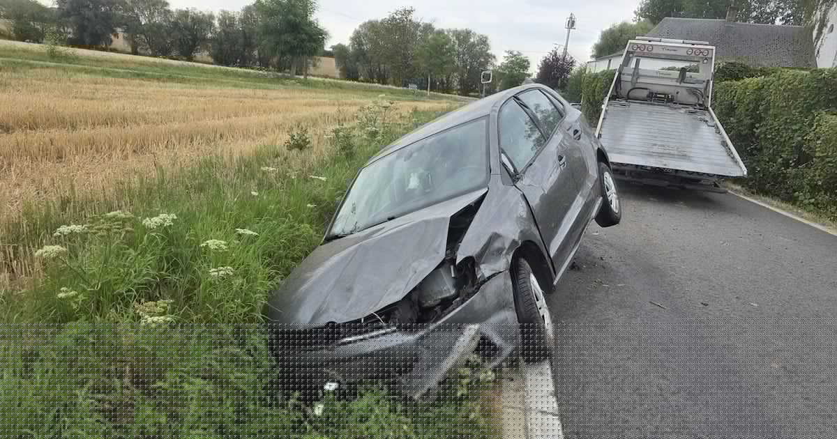 Un automobiliste, seul en cause, se retrouve en mauvaise posture sur le bas-côté de la route à Nalinnes