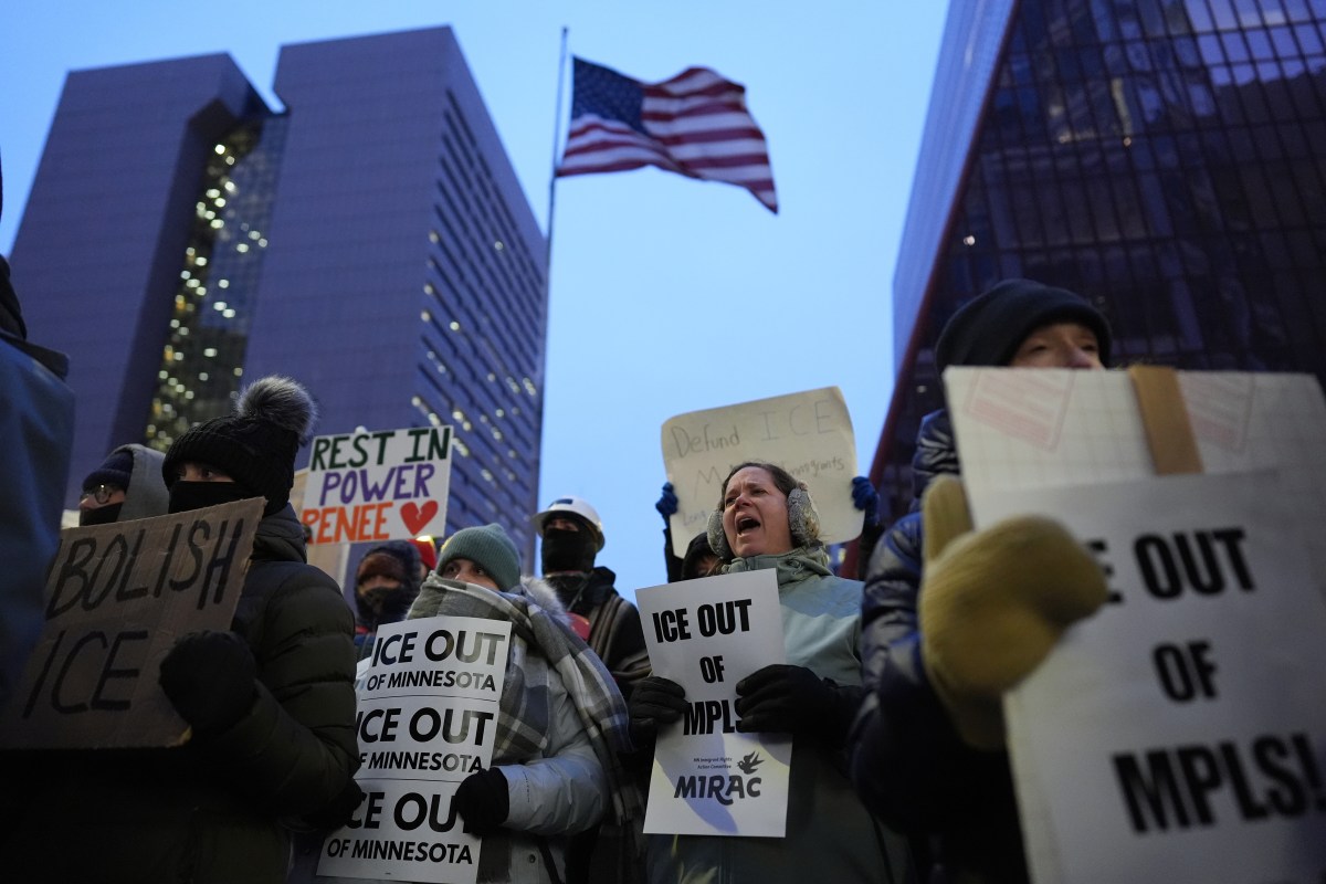 Tribunal bloquea a ICE y exige liberar a refugiados detenidos en Minnesota