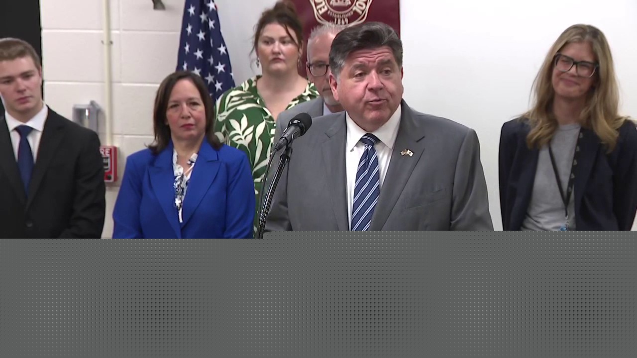 Gov. Pritzker signs Illinois' bell-to-bell school cell phone policy into law