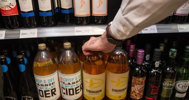 Serial shoplifter banned from entering Swindon convenience stores