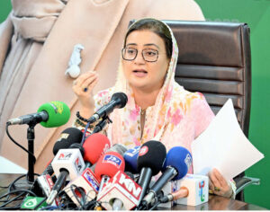 Azma Bukhari to Sue Journalists Mubashir Luqman, Naeem Hanif for Defamation