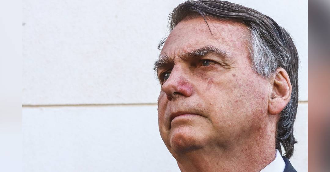 Moraes autoriza Bolsonaro a receber visitas aos sábados e a caminhar em campo de futebol