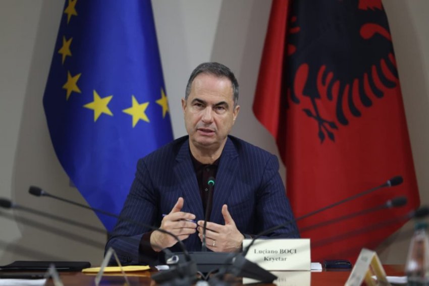 Boçi: Kuvendi po kthehet në institucion pa vlerë, ligjet miratohen natën pa debat dhe transparencë