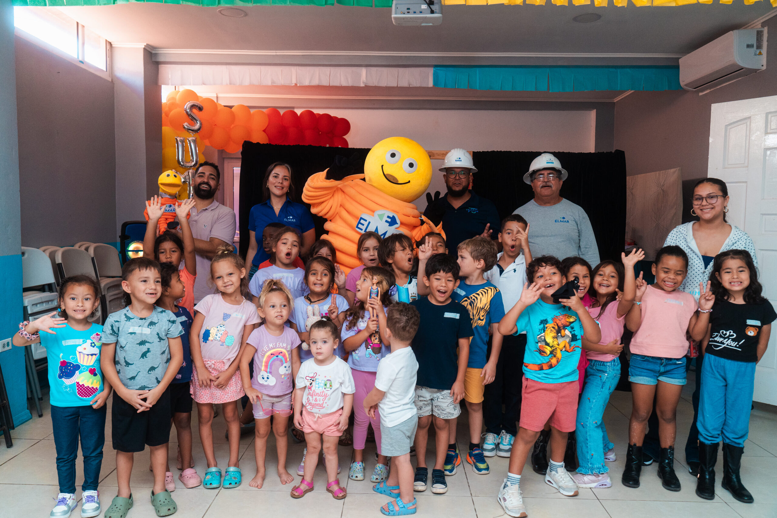 N.V. ELMAR y Scol Teatro Aruba TRIBI ta colabora pa trece e poppenkast show bek pa muchanan