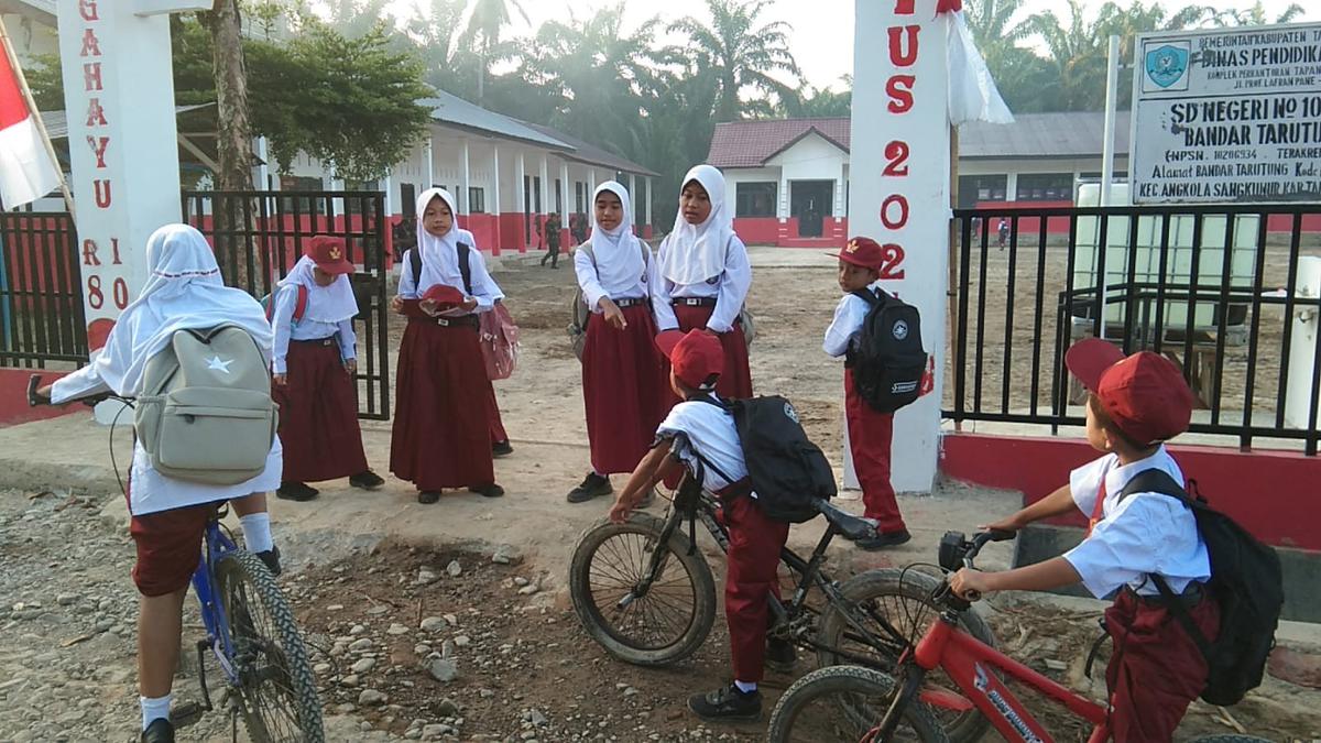 Penampakan SD di Sumut Sebelum dan Sesudah Banjir: Kini Anak-anak Sudah Sekolah Lagi