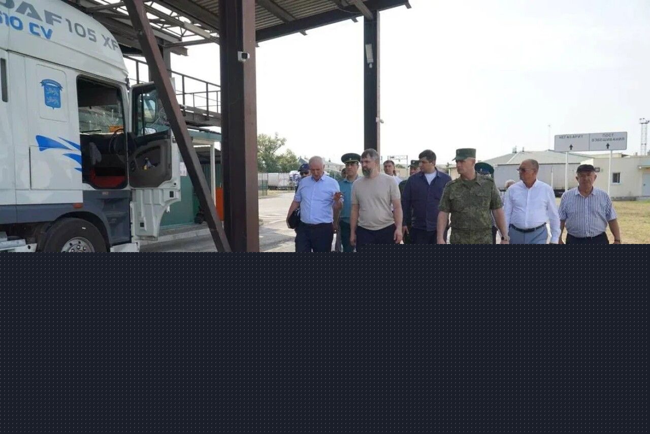 Dagestan leader visits automobile checkpoint on Azerbaijan border
