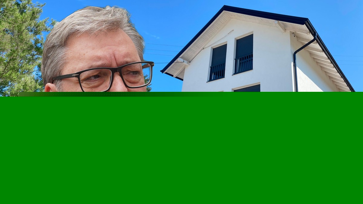 "IMAM TREMU" Vučić stigao u porodičnu kuću u Čipuljiću, pozvao sve meštane u goste: "Tu sam učio da radim" (FOTO, VIDEO)