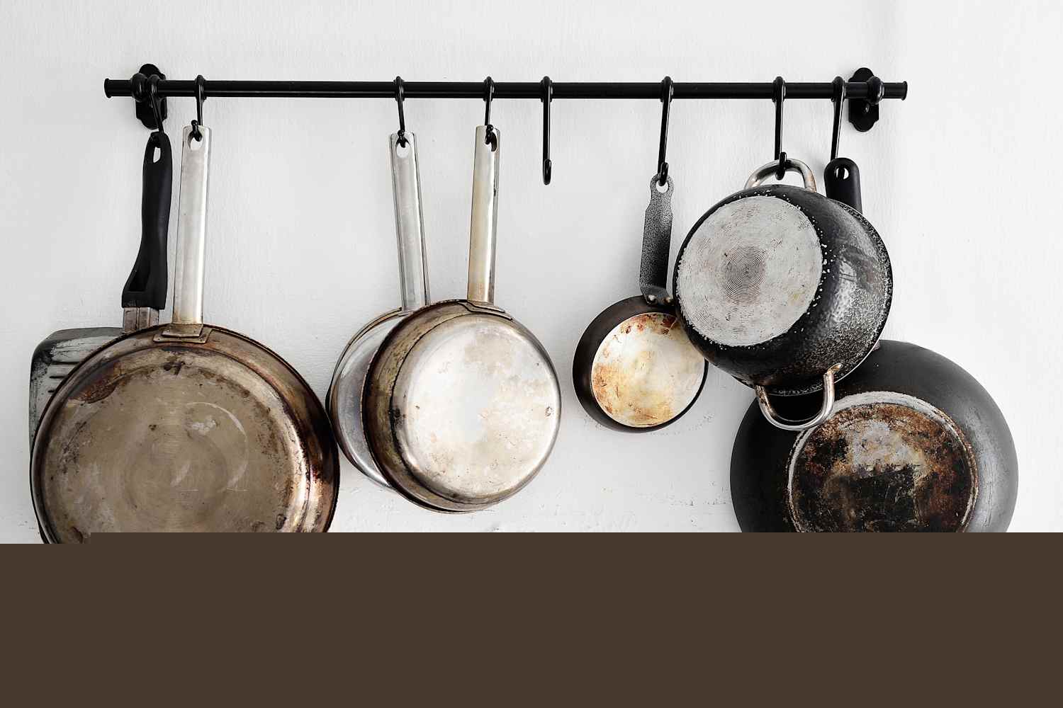 4 Products Pro Cleaners Never Use on Pots and Pans (You’re Most Likely Using 1 of Them)