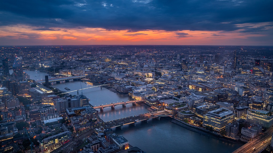 Airbnb management in London vs self-hosting: Which is more profitable?