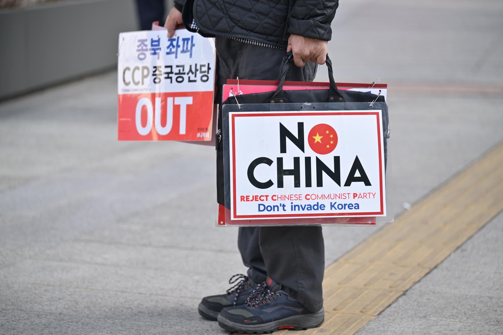 Foreign ministry scrambles to contain anti-China protests ahead of APEC