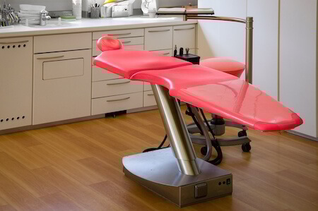Emergency Dentist Scholarship – $1,000 – Apply Annually by July 1