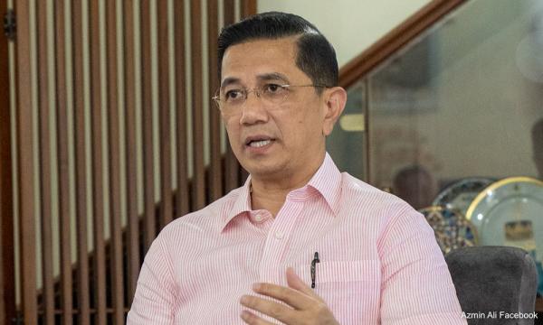 Azmin: Wan Saiful wallowing in slander by reviving old scandal