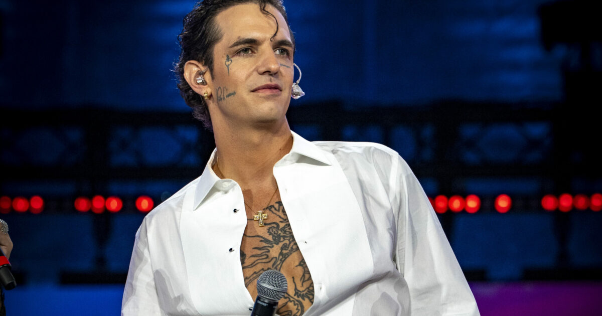 “Sarà con me e con Laura Pausini per tutta la seconda serata del Festival”: Carlo Conti annuncia Achille Lauro a Sanremo