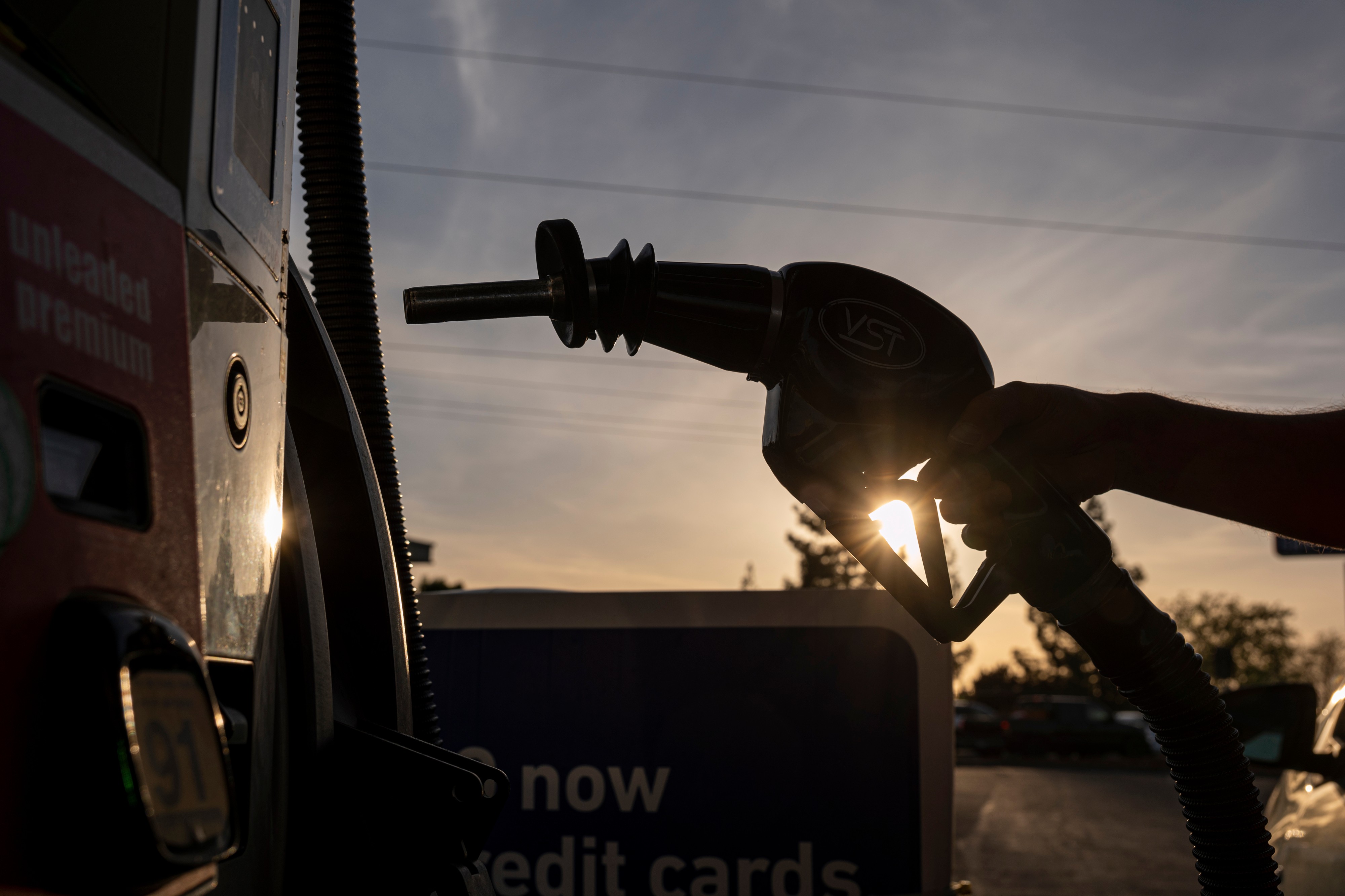 Petróleo Brent atinge US$ 70 o barril com Trump intensificando ameaças ao Irã